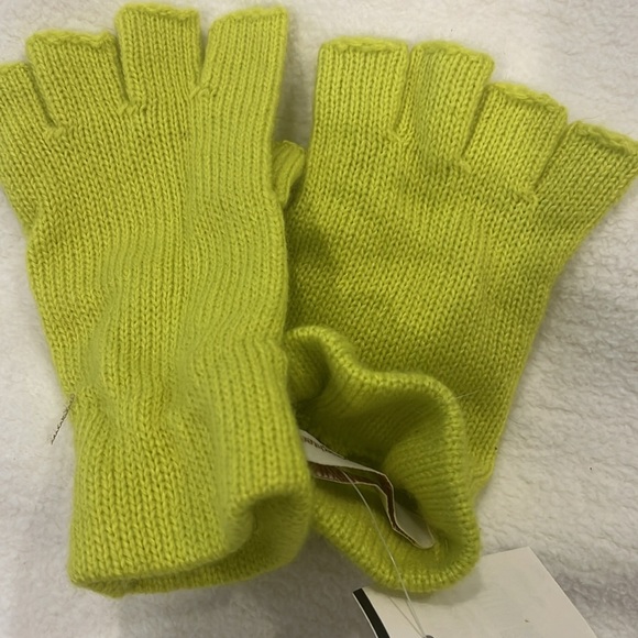Fingerless gloves - Picture 2 of 4